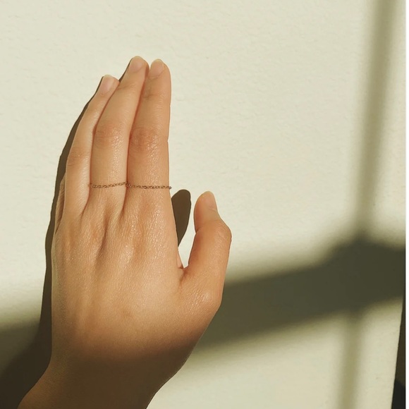 Dainty Chain Ring Size 8 - Picture 3 of 5